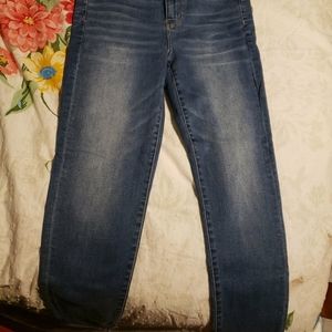 An American Eagle jean